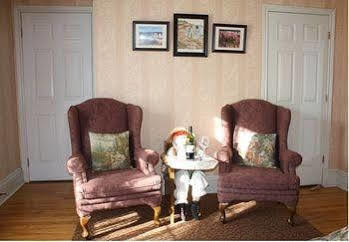 Charlotte's Rose Bed & Breakfast 4*